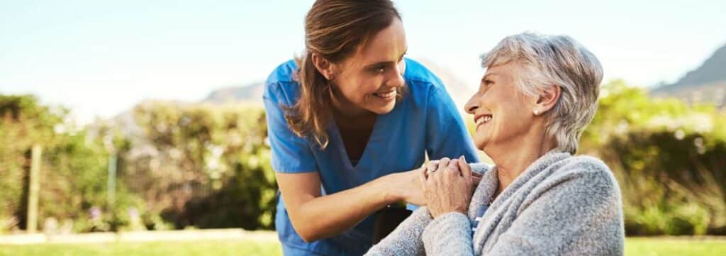 Was sind die Aufgaben einer Altenpflegefachkraft? | carecompany